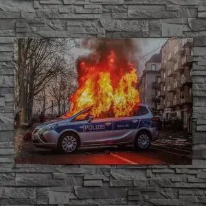 POSTER (BRENNDES POLIZEIAUTO)